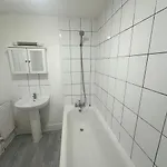Lovely Apartment Great Location!