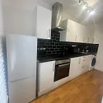Lovely Apartment Great Location!