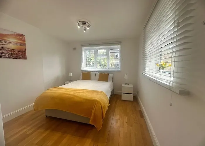 Lovely Apartment Great Location!